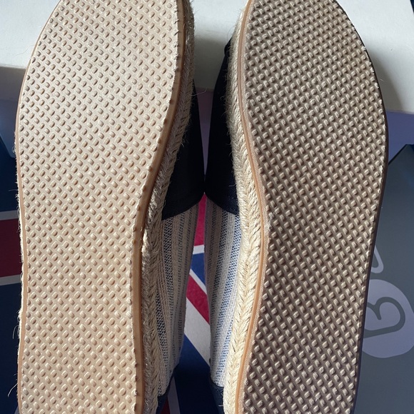 TOMS Dark Blue Canvas Slip-Ons Size 10 Brand New - Picture 3 of 5